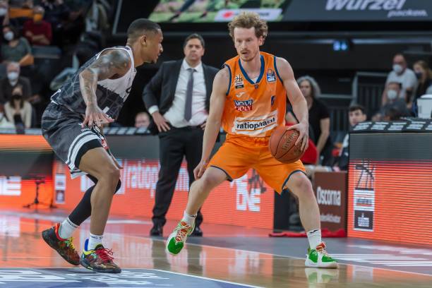 场比赛中拼 场比赛中拼